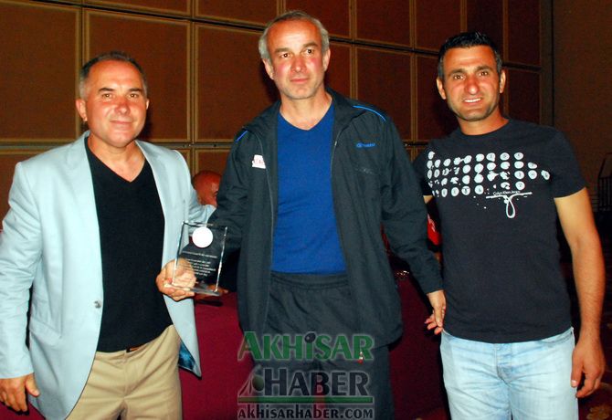 Akhisar Gücü Veteranlar Antalya’da En Centilmen Takım Ödülünü Aldı